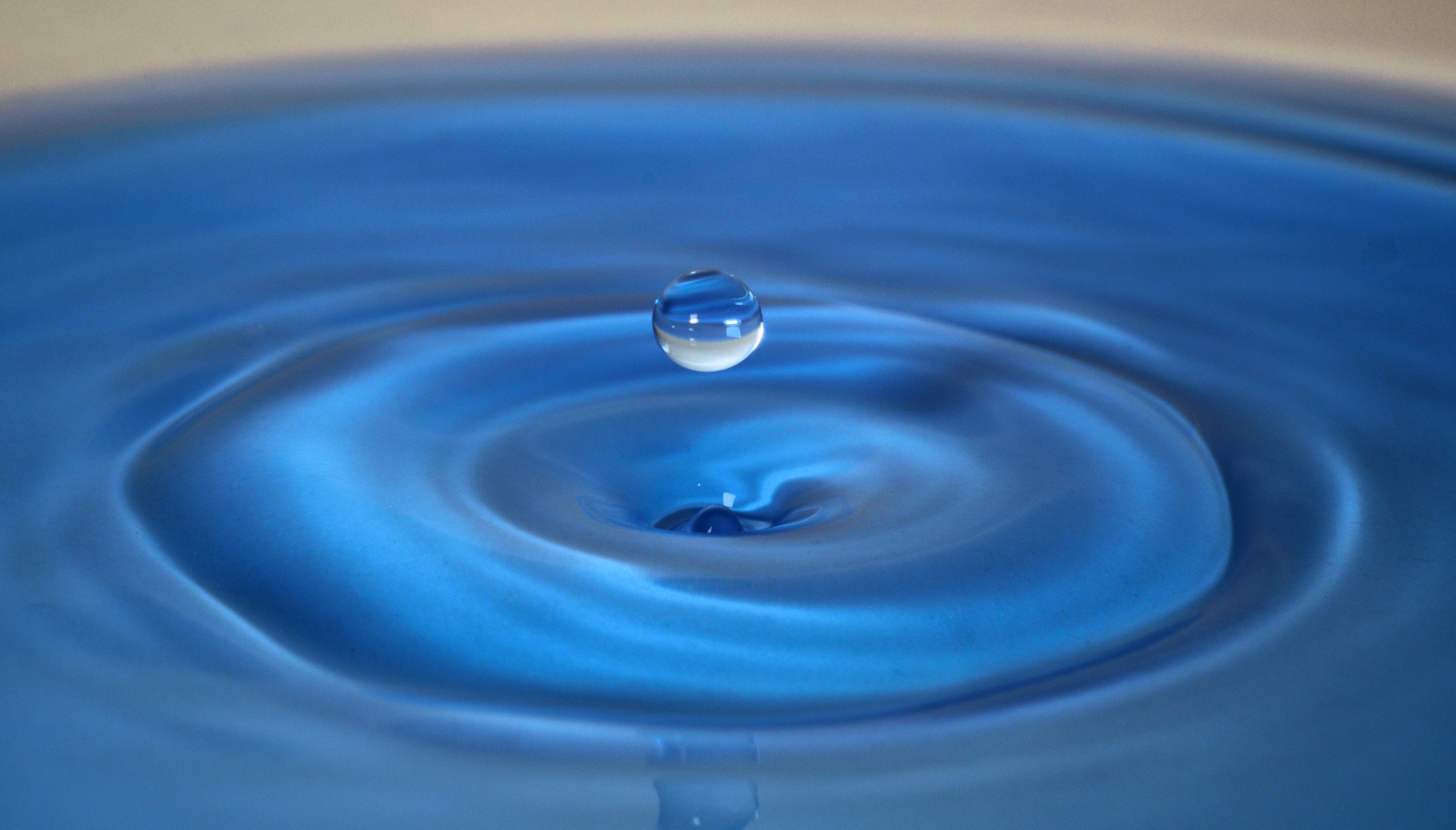 Capillary waves on a water film and pinch-off of a droplet from a Worthington jet, formed during the impact of a water droplet.
