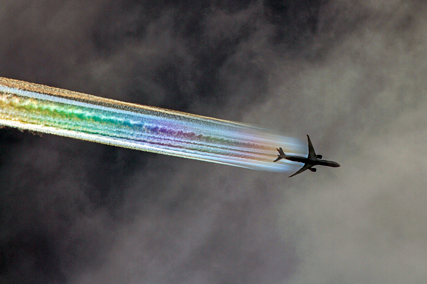 Rainbow colours in the wake of a British Airways Boeing 777 showing details of the wake structure.
